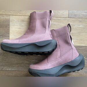 North Face Halseigh Knit women’s size 6 purple-NEW